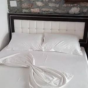  Pensión Karafil Albania